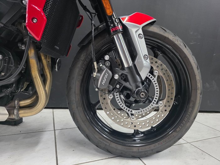 2023 TRIUMPH TRIDENT 660 Red