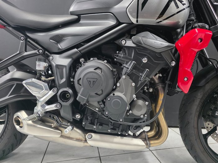 2023 TRIUMPH TRIDENT 660 Red