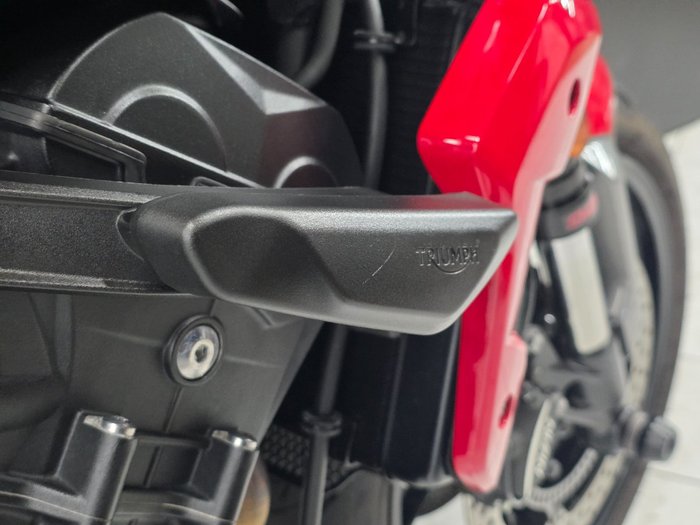 2023 TRIUMPH TRIDENT 660 Red