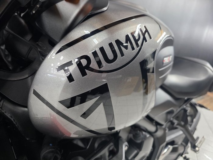 2023 TRIUMPH TRIDENT 660 Red