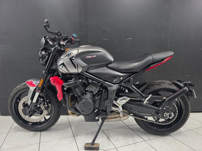 2023 TRIUMPH TRIDENT 660 Red