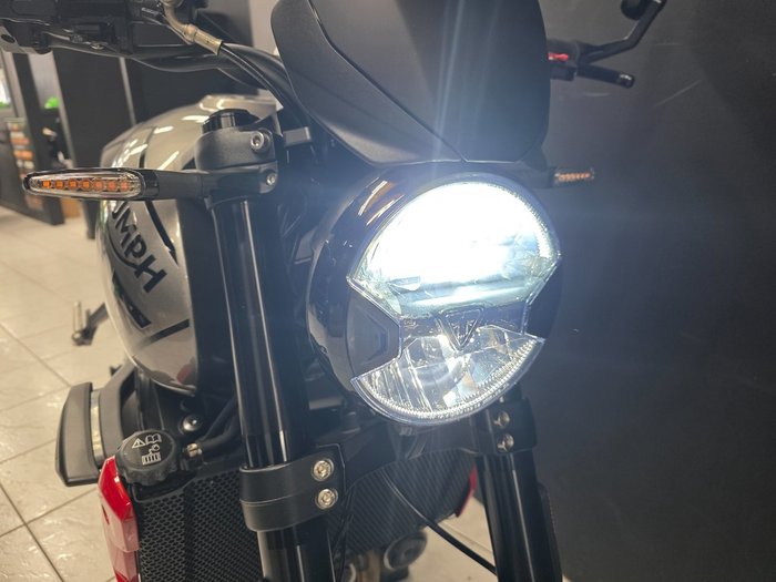 2023 TRIUMPH TRIDENT 660 Red