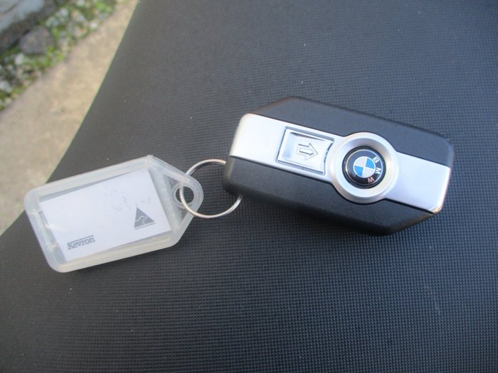 2025 BMW Motorrad S 1000 R BLUE