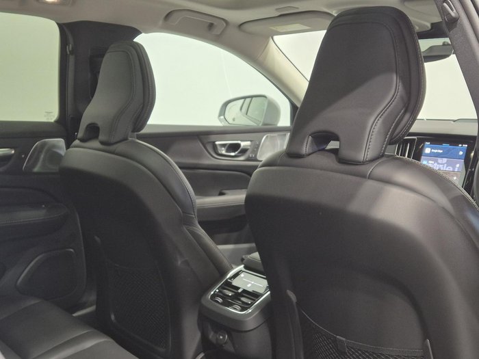 2024 Volvo V60 Cross Country Ultra B5 Bright