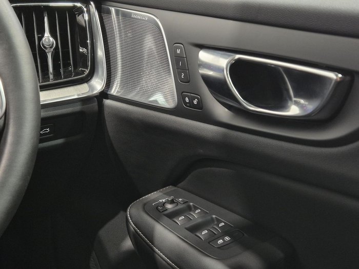 2024 Volvo V60 Cross Country Ultra B5 Bright