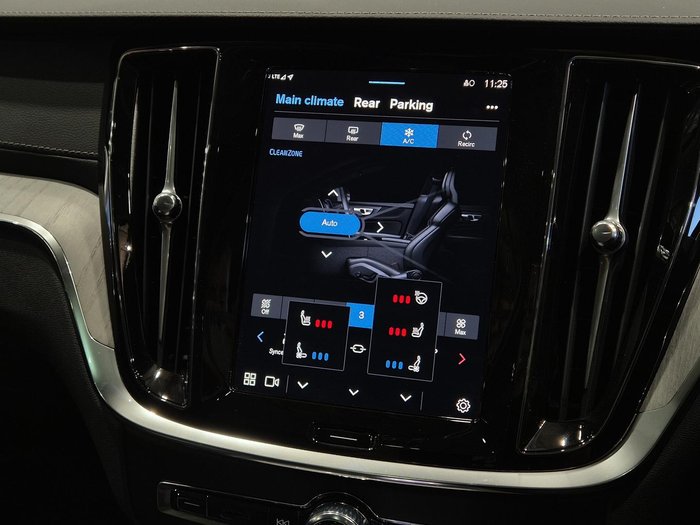 2024 Volvo V60 Cross Country Ultra B5 Bright