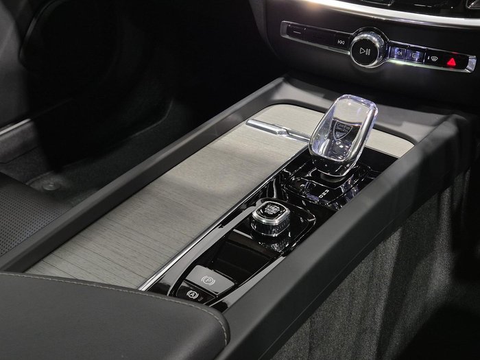 2024 Volvo V60 Cross Country Ultra B5 Bright