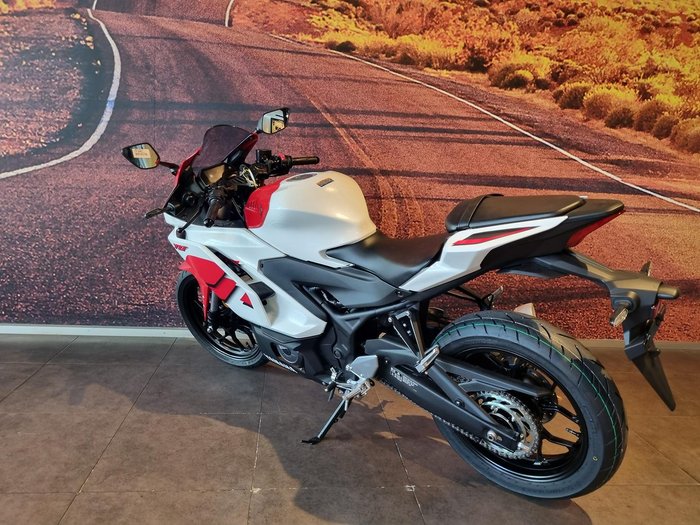 2025 Yamaha YZF-R3 70th Anniversary R3 White