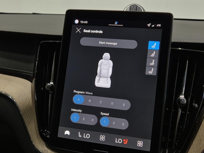 2025 Volvo XC60 Ultra T8 Plug-In Hybrid Dark