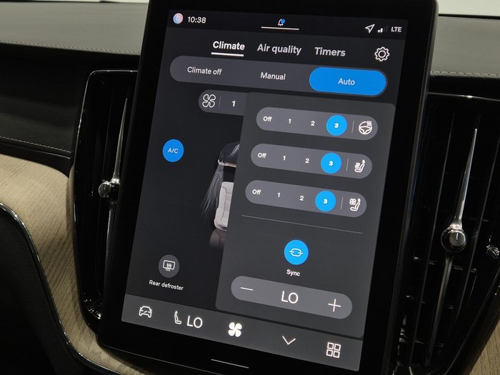 2025 Volvo XC60 Ultra T8 Plug-In Hybrid Dark