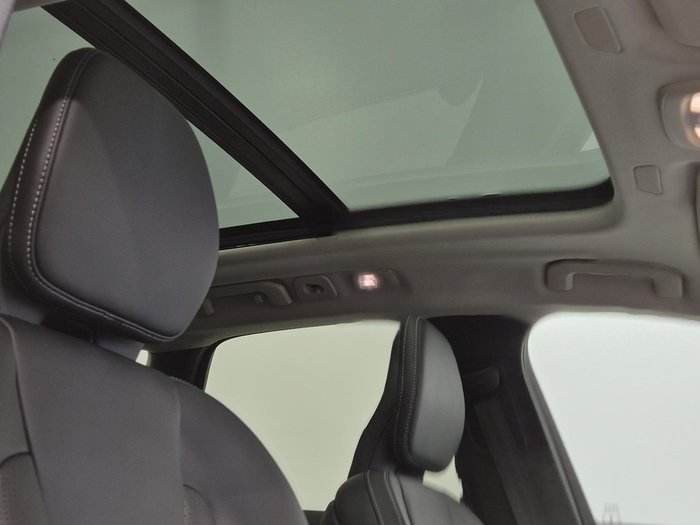 2025 Volvo XC60 Ultra T8 Plug-In Hybrid Dark