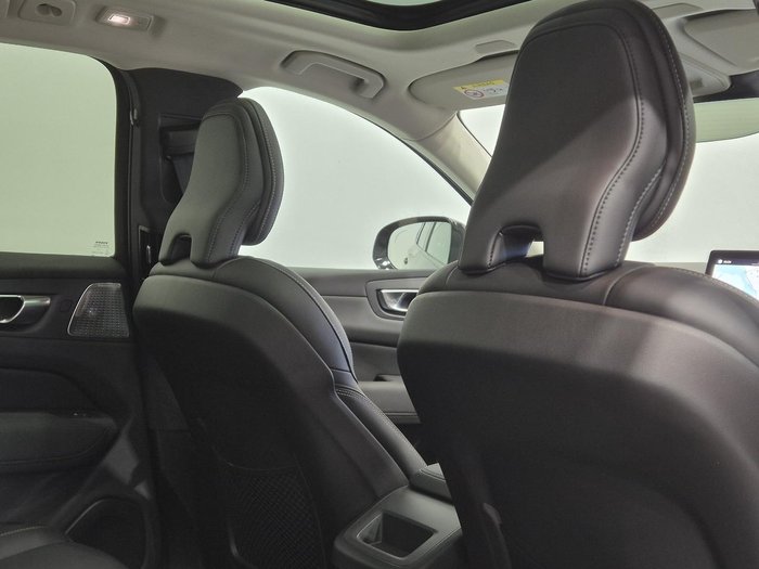 2025 Volvo XC60 Ultra T8 Plug-In Hybrid Dark