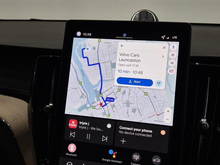 2025 Volvo XC60 Ultra T8 Plug-In Hybrid Dark