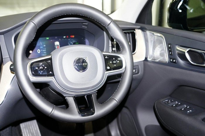 2025 Volvo XC60 Ultra T8 Plug-In Hybrid Dark MY26 AWD Onyx Black