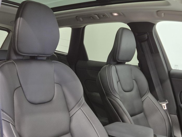 2025 Volvo XC60 Ultra T8 Plug-In Hybrid Dark