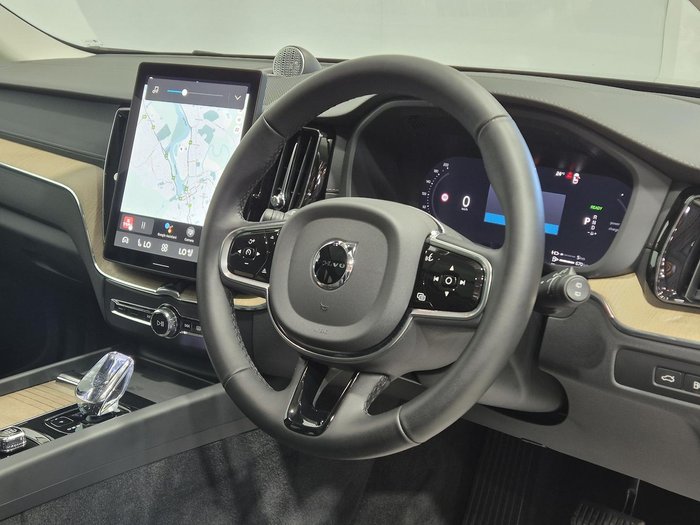 2025 Volvo XC60 Ultra T8 Plug-In Hybrid Dark