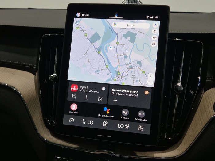 2025 Volvo XC60 Ultra T8 Plug-In Hybrid Dark