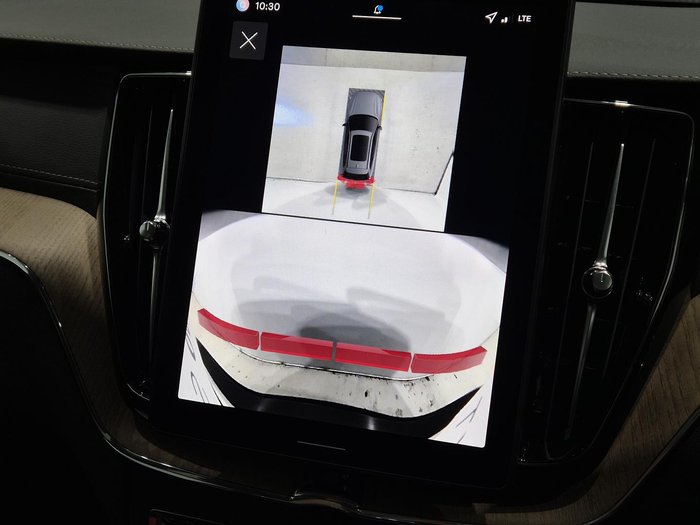 2025 Volvo XC60 Ultra T8 Plug-In Hybrid Dark