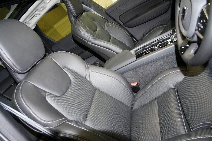 2025 Volvo XC60 Ultra T8 Plug-In Hybrid Dark MY26 AWD Onyx Black