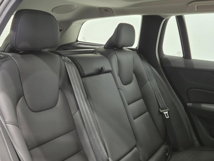 2024 Volvo V60 Cross Country Ultimate B5 Bright
