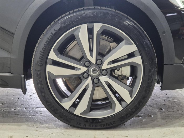 2024 Volvo V60 Cross Country Ultimate B5 Bright