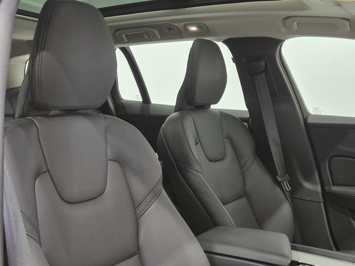 2024 Volvo V60 Cross Country Ultimate B5 Bright