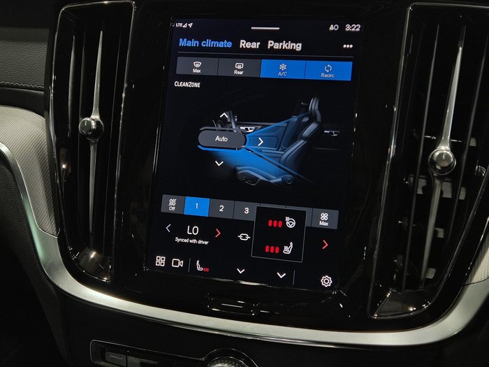 2024 Volvo V60 Cross Country Ultimate B5 Bright