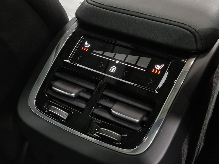 2024 Volvo V60 Cross Country Ultimate B5 Bright