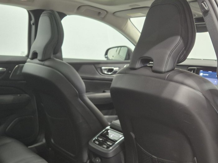 2024 Volvo V60 Cross Country Ultimate B5 Bright