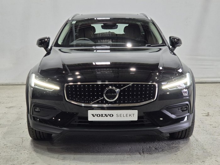 2024 Volvo V60 Cross Country Ultimate B5 Bright