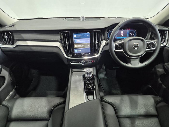 2024 Volvo V60 Cross Country Ultimate B5 Bright