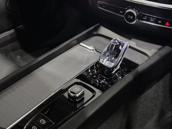 2024 Volvo V60 Cross Country Ultimate B5 Bright