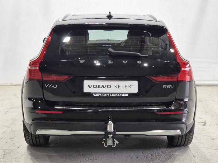 2024 Volvo V60 Cross Country Ultimate B5 Bright