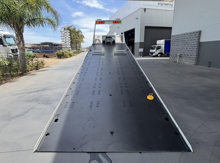 2023 Iveco S-Way AT460