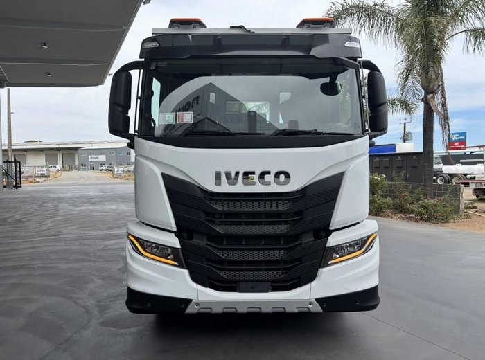 2023 Iveco S-Way AT460