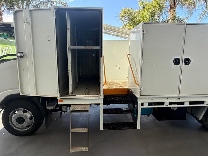 2013 Isuzu Npr 400 NPR 400