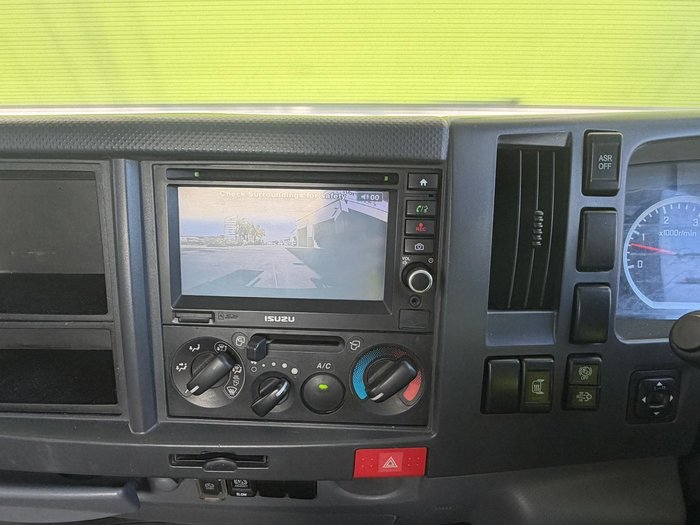 2013 Isuzu Npr 400 NPR 400