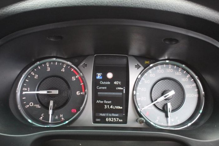 2021 Toyota Hilux SR