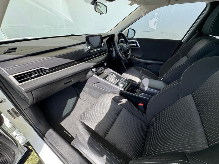 2023 Mitsubishi Outlander ES