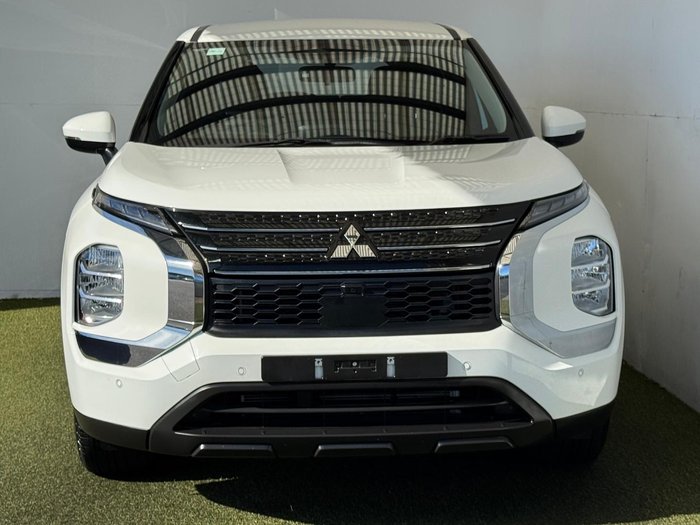 2023 Mitsubishi Outlander ES