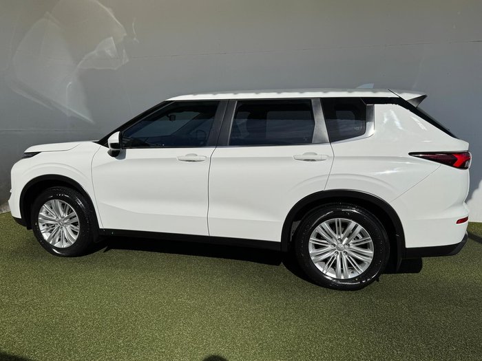 2023 Mitsubishi Outlander ES