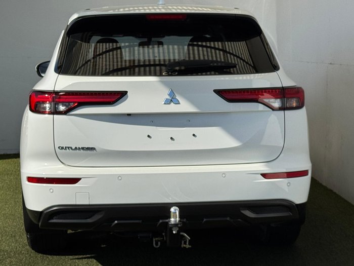 2023 Mitsubishi Outlander ES