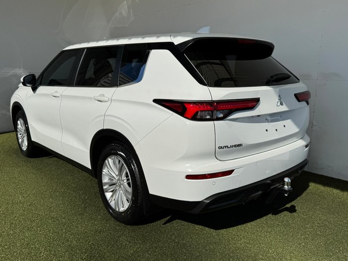 2023 Mitsubishi Outlander ES