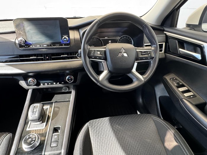 2023 Mitsubishi Outlander ES