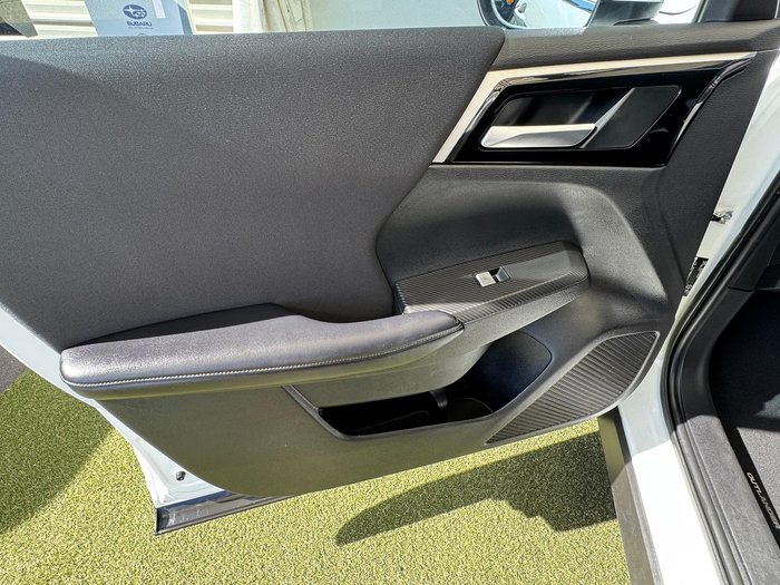 2023 Mitsubishi Outlander ES