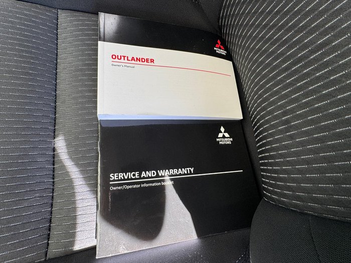 2023 Mitsubishi Outlander ES