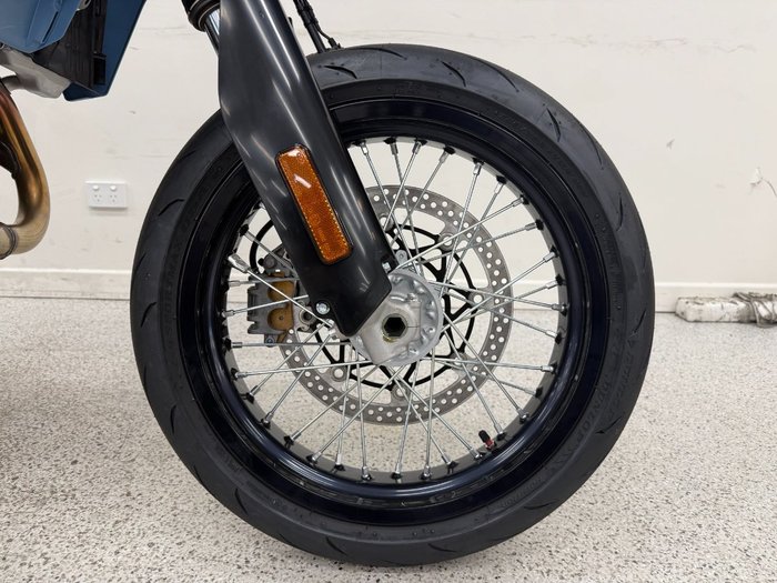 2025 Suzuki 2025 Suzuki 400CC DR-Z400SM Enduro grey