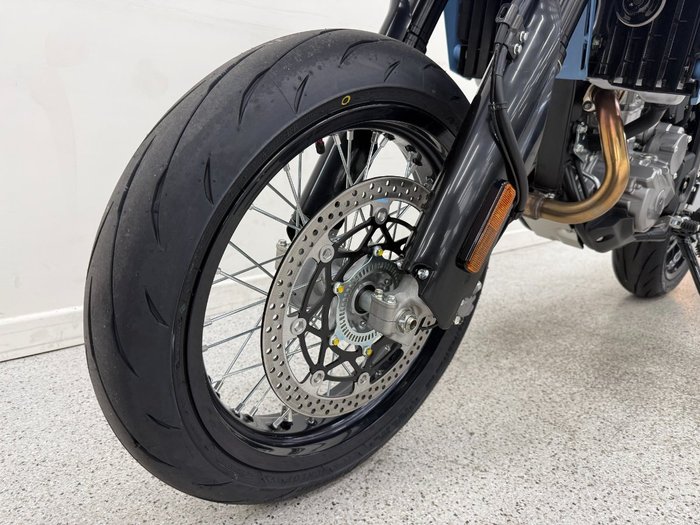 2025 Suzuki 2025 Suzuki 400CC DR-Z400SM Enduro grey