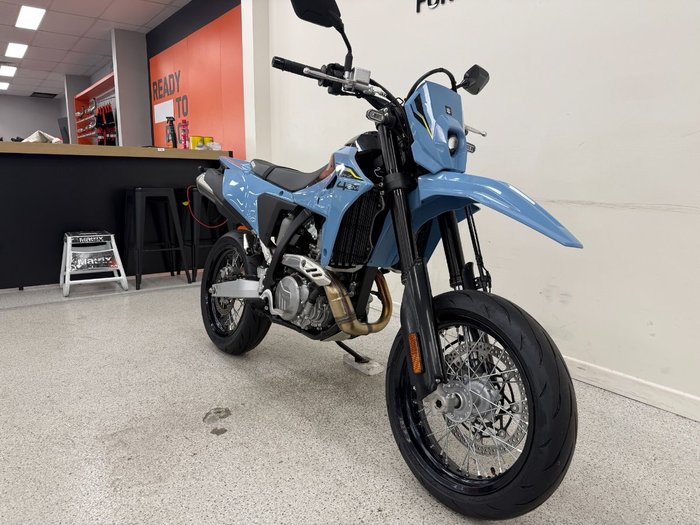 2025 Suzuki 2025 Suzuki 400CC DR-Z400SM Enduro grey