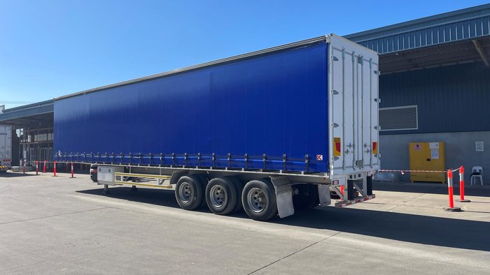 2014 Vawdrey 24P Straight Curtain Sider Blue